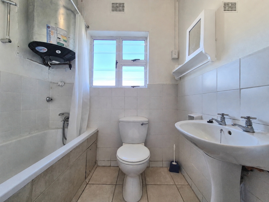 1 Bedroom Property for Sale in Wynberg Upper Western Cape